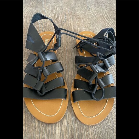 🆕 Neiman Marcus Women Skye Gladiator Sandals Sz 8 - Picture 1 of 5